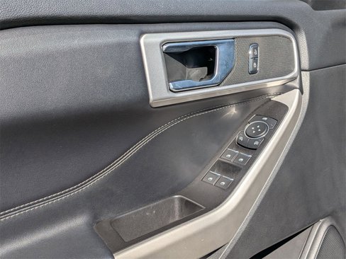 Used 2022 Ford Explorer XLT w/ Equipment Group 202A image 16