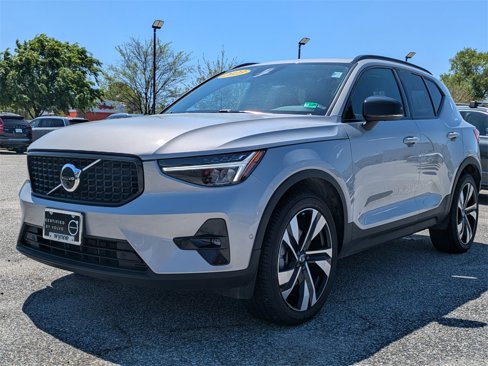 Certified 2023 Volvo XC40 B5 Plus image 8