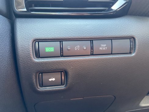 Used 2025 Nissan Sentra SV image 17