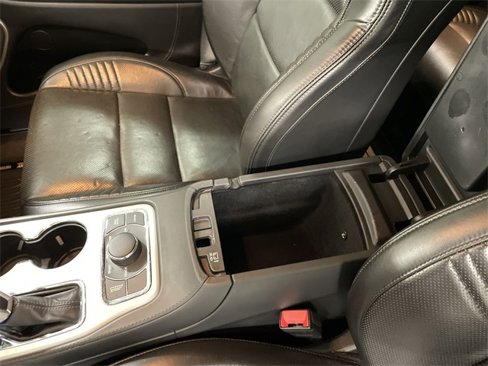 Used 2021 Jeep Grand Cherokee SRT image 27