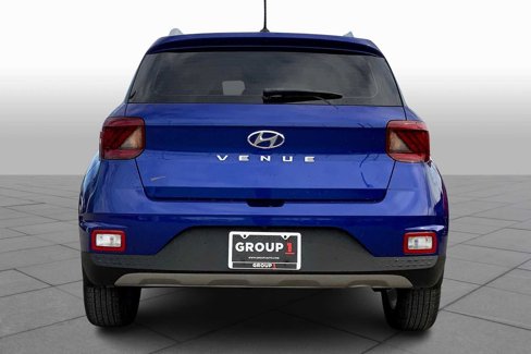 Used 2023 Hyundai Venue Limited image 4