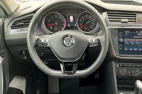 Used 2021 Volkswagen Tiguan SE w/ Panoramic Sunroof Package image 8