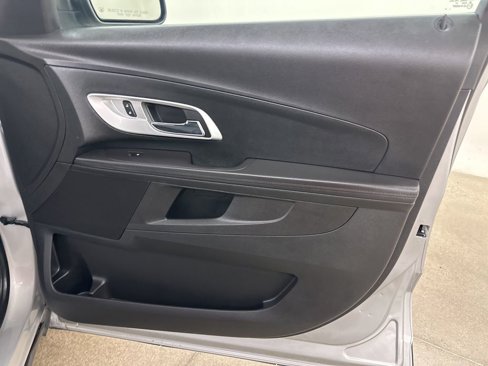 Used 2017 Chevrolet Equinox LT image 17