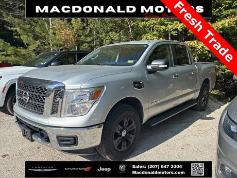 Used 2017 Nissan Titan SV image 1