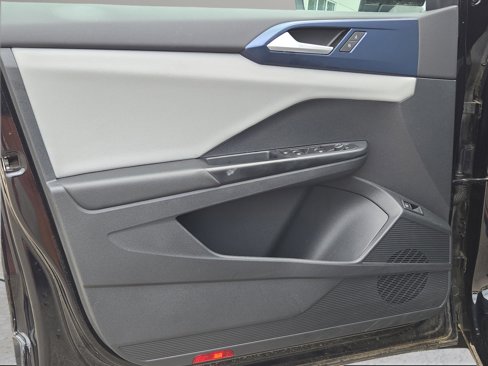 Used 2022 Volkswagen Taos SE image 18