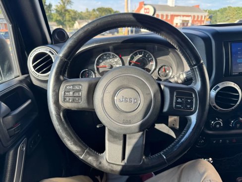 Used 2012 Jeep Wrangler Unlimited Sahara w/ Connectivity Group image 14