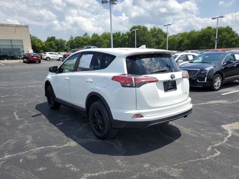 Used 2018 Toyota RAV4 LE image 2