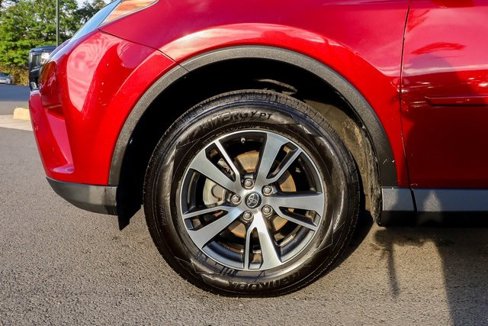Used 2018 Toyota RAV4 XLE image 19