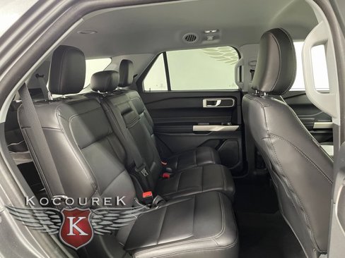 Used 2022 Ford Explorer XLT w/ Equipment Group 202A image 21