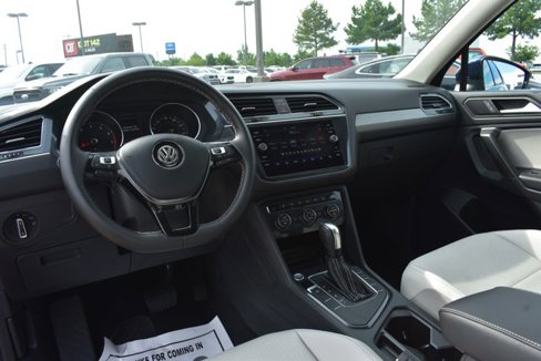 Used 2021 Volkswagen Tiguan SE image 19