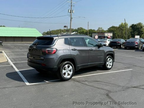 Used 2017 Jeep Compass Latitude w/ Cold Weather Group image 18