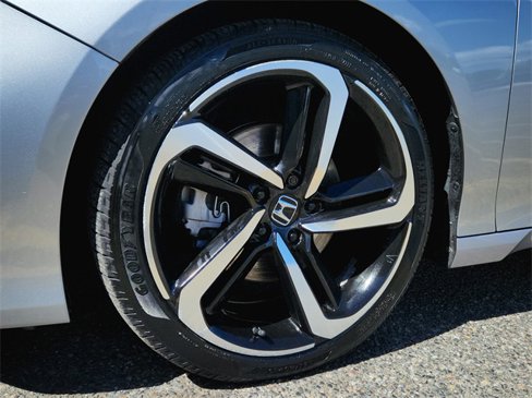 Used 2018 Honda Accord Sport image 9