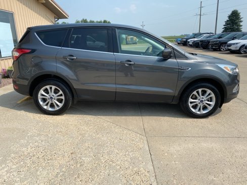Used 2017 Ford Escape SE image 18