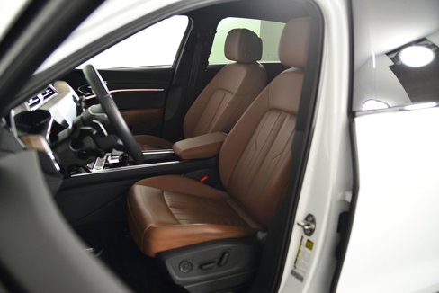 Certified 2022 Audi e-tron Premium w/ Convenience Plus Package image 4