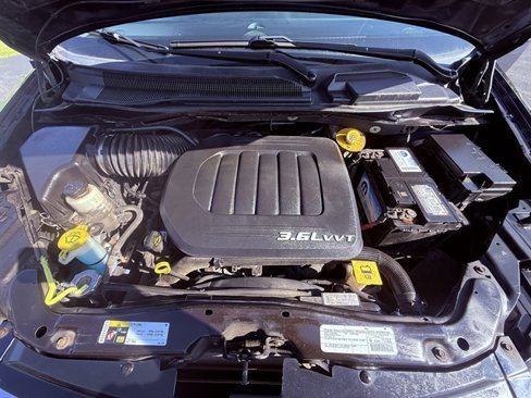 Used 2015 Chrysler Town & Country Touring image 15