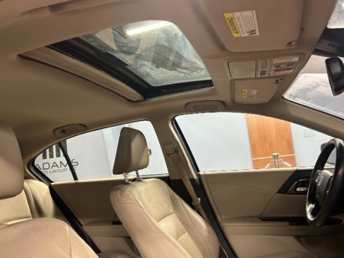 Used 2017 Honda Accord Touring image 12