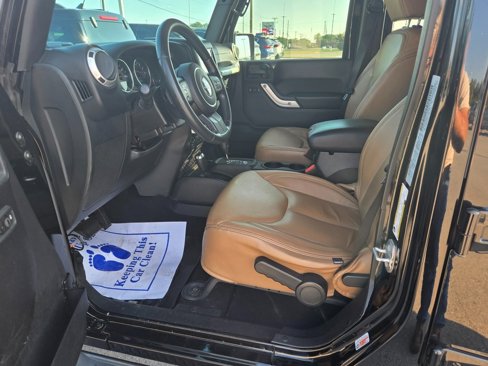 Used 2015 Jeep Wrangler Unlimited Sahara image 7