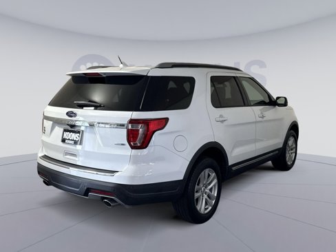 Used 2018 Ford Explorer XLT w/ Equipment Group 202A image 7