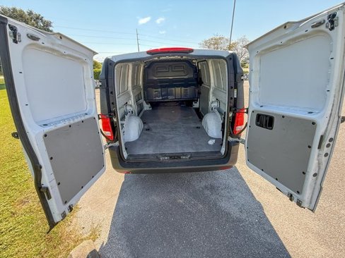 Used 2022 Mercedes-Benz Metris image 9
