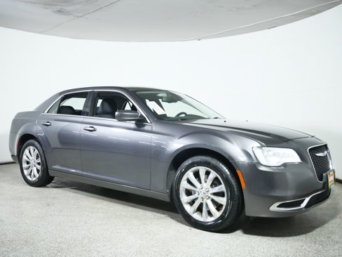 Used 2018 Chrysler 300 Touring image 1