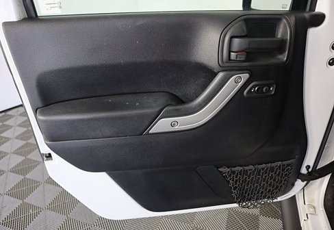 Used 2016 Jeep Wrangler Unlimited Sahara w/ Connectivity Group image 24