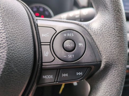 Used 2021 Toyota RAV4 LE image 19