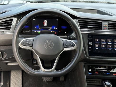 Used 2022 Volkswagen Tiguan SE image 14