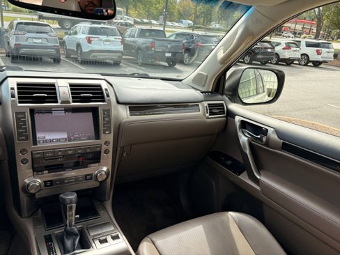 Used 2017 Lexus GX 460 image 24