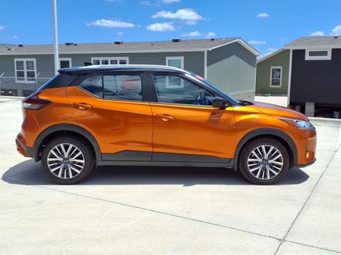 Used 2023 Nissan Kicks SV image 8