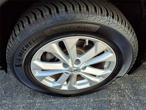 Used 2016 Nissan Rogue SV image 8