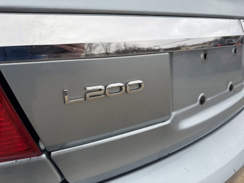 Used 2003 Saturn L-Series L200 w/ Convenience Pkg image 9