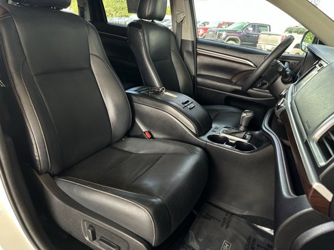 Used 2016 Toyota Highlander Limited image 18