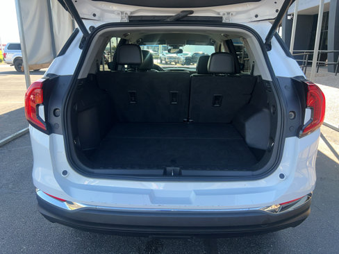 Used 2023 GMC Terrain SLT image 31