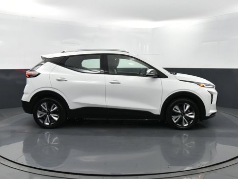 Used 2022 Chevrolet Bolt EUV LT w/ Convenience Package image 38