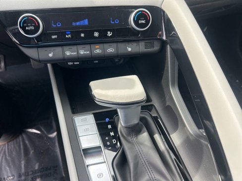 Used 2023 Hyundai Elantra Limited image 13