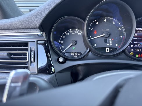 Certified 2025 Porsche Macan image 17