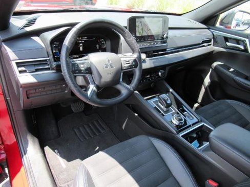 Used 2023 Mitsubishi Outlander SE image 16