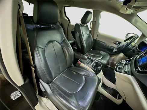 Used 2019 Chrysler Pacifica Touring-L image 26
