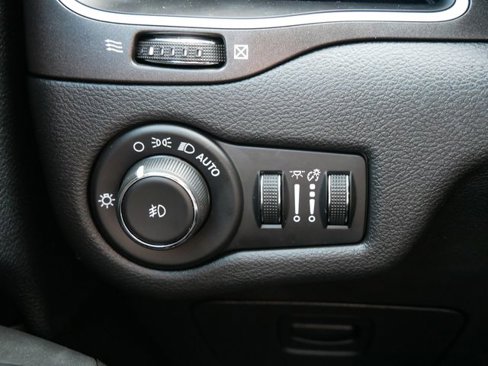 Certified 2019 Jeep Cherokee Trailhawk w/ Cold Weather Group image 24