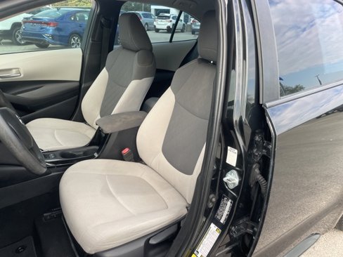 Used 2021 Toyota Corolla LE image 21