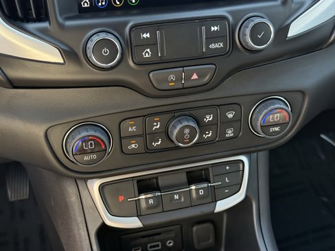Used 2024 GMC Terrain SLT image 22