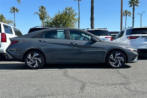 Used 2025 Hyundai Elantra Sport image 3