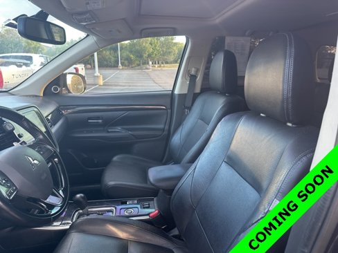 Used 2017 Mitsubishi Outlander GT image 3