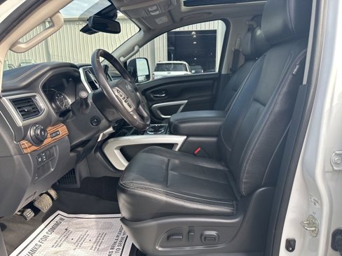 Used 2020 Nissan Titan SL w/ Moonroof Package image 15