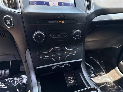 Certified 2020 Ford Edge SE image 22