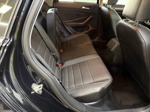 Used 2022 Volkswagen Jetta SE image 37