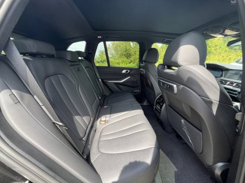 Used 2022 BMW X5 xDrive40i w/ Premium Package image 29