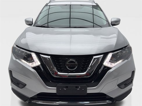 Used 2018 Nissan Rogue SV image 4