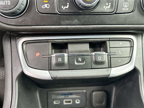 Used 2024 GMC Terrain SLT image 16