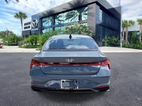 Used 2022 Hyundai Elantra Limited image 4